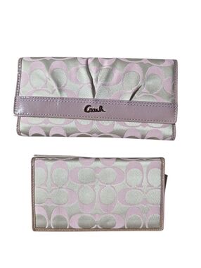 NWT Coach Soho Pleated Signature Sateen Checkbook Wallet F45222 in Lilac & White